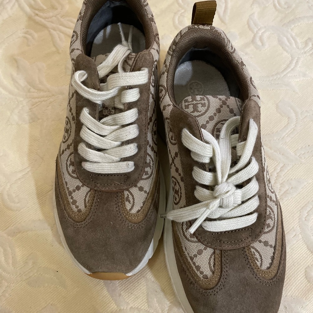Tory Burch Monogram Sneaker - Excellent condition- size 6